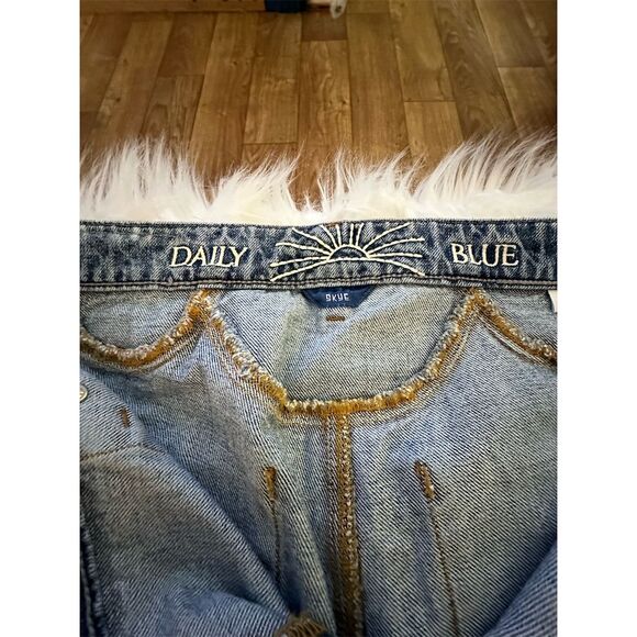 Daily Blue Skye Women's High Rise Flared Jeans Size 31 Medium Wash - Picture 5 of 16